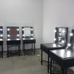 Meja kaca rias